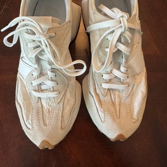 New Balance Women’s 327 White Gum Suede Sneakers Shoes Size 6 US cream/white - Picture 8 of 9